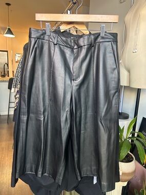 Zara Men Black Faux Leather Wide-Leg Culottes